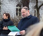 Fotografie 1 - Deváťáci na pietní akci k uctění obětí holokaustu